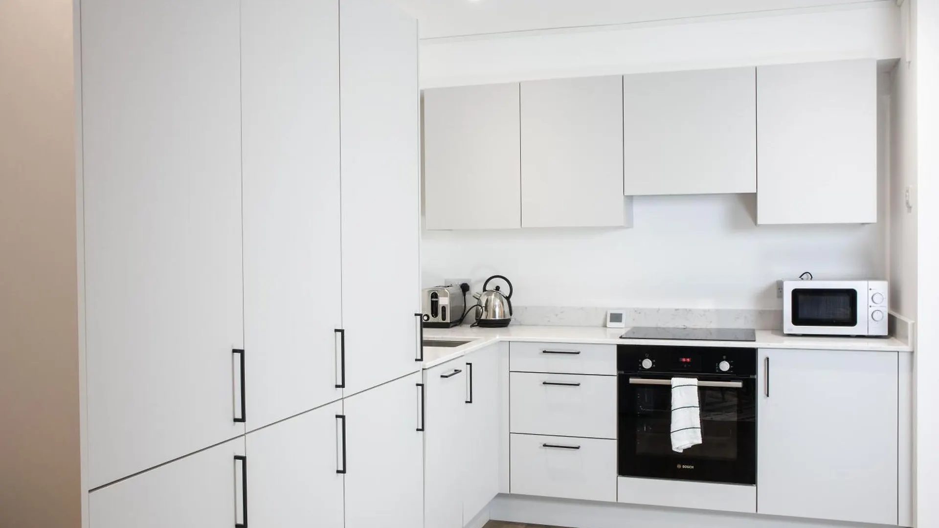 Central 2 Bed 2 Bath Apartment Near Brighton College, Beach, Hospital - Long Stay Offers Großbritannien