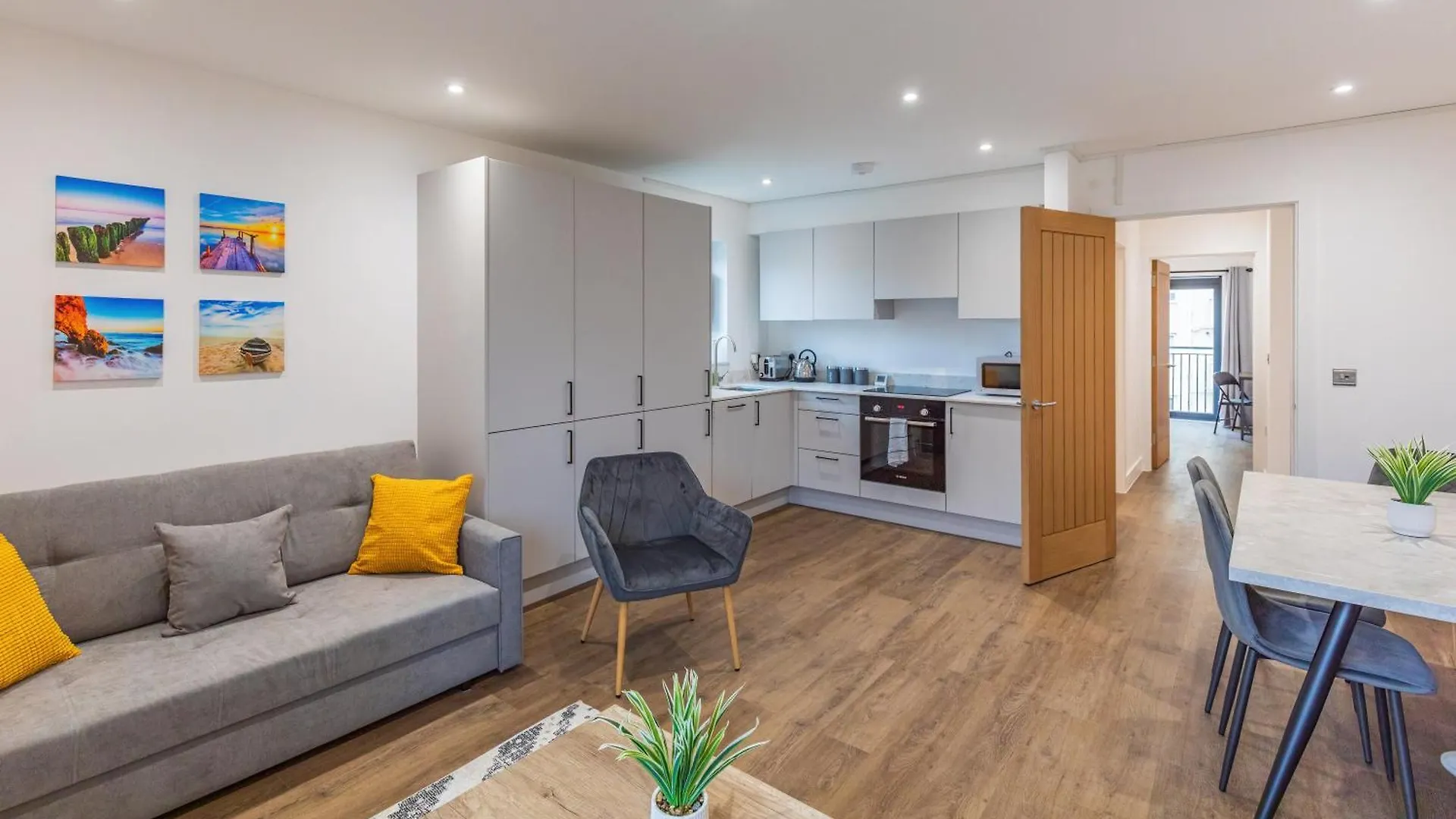 Kontakte von Central 2 Bed 2 Bath Apartment Near Brighton College, Beach, Hospital - Long Stay Offers