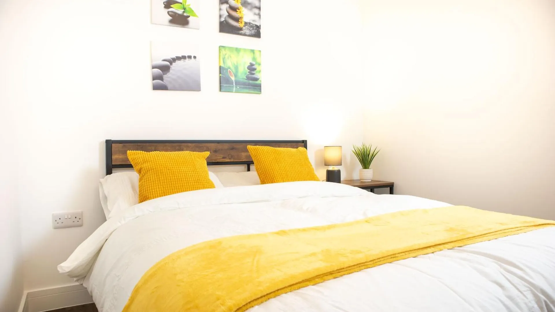 Central 2 Bed 2 Bath Apartment Near Brighton College, Beach, Hospital - Long Stay Offers