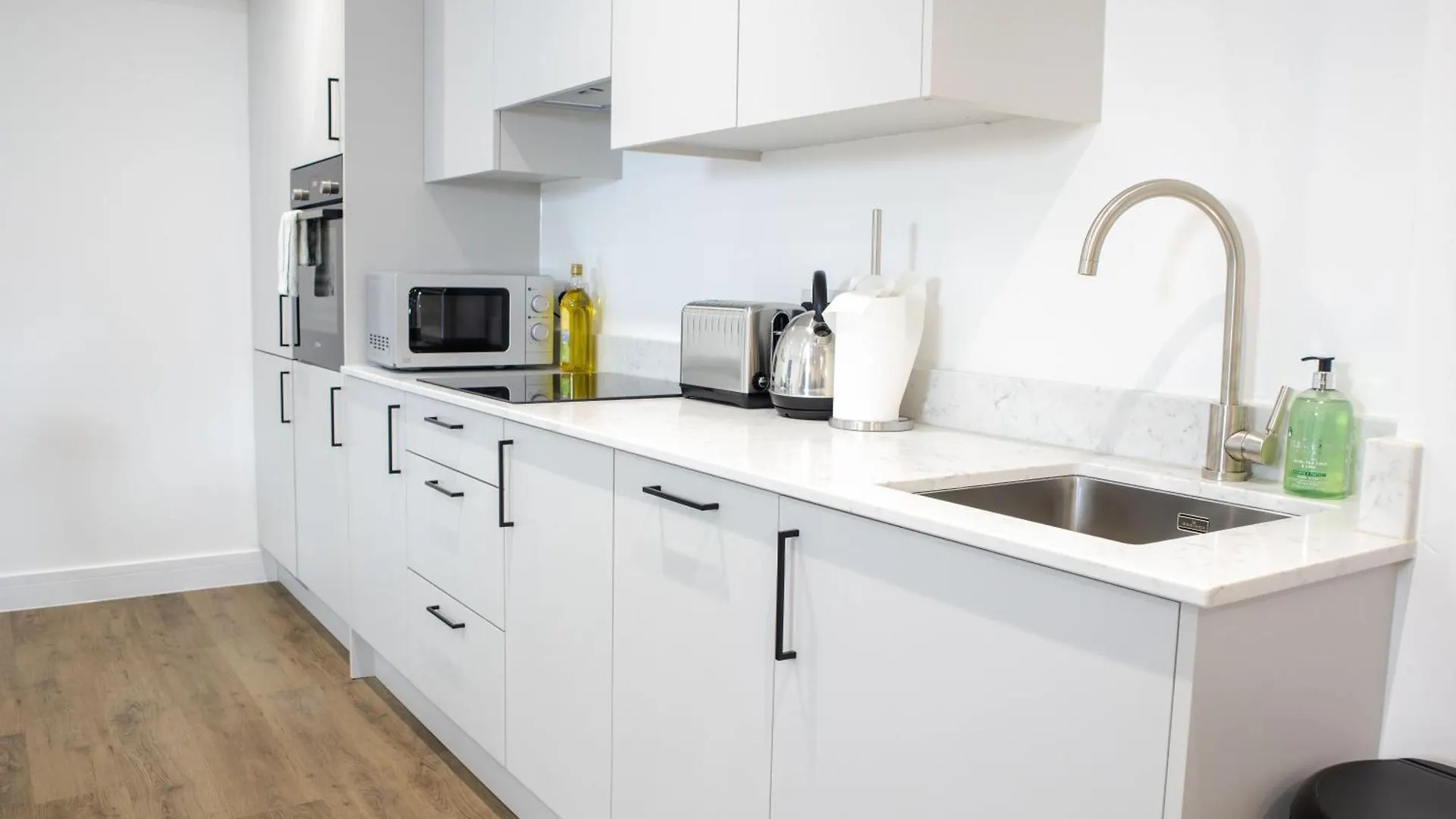 Central 2 Bed 2 Bath Apartment Near Brighton College, Beach, Hospital - Long Stay Offers Egyesült Királyság