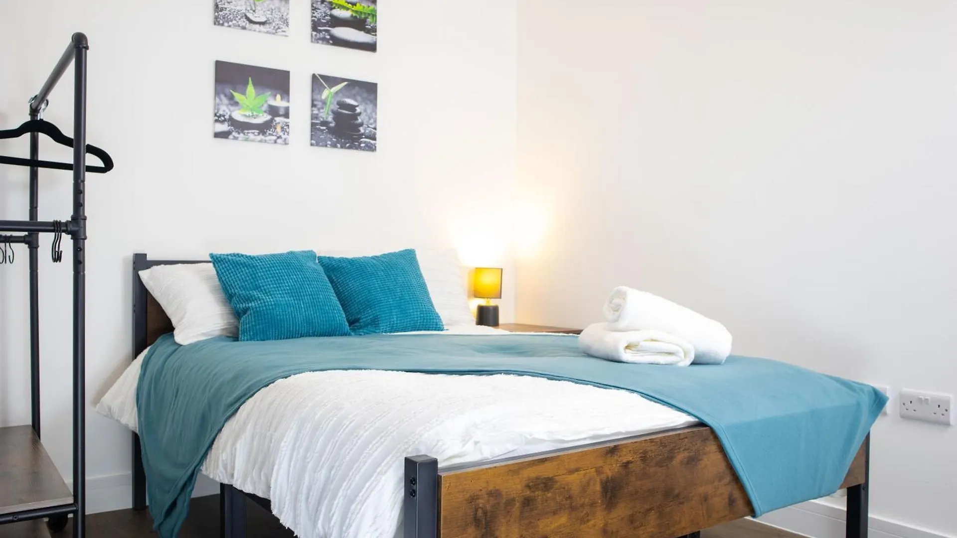 Central 2 Bed 2 Bath Apartment Near Brighton College, Beach, Hospital - Long Stay Offers