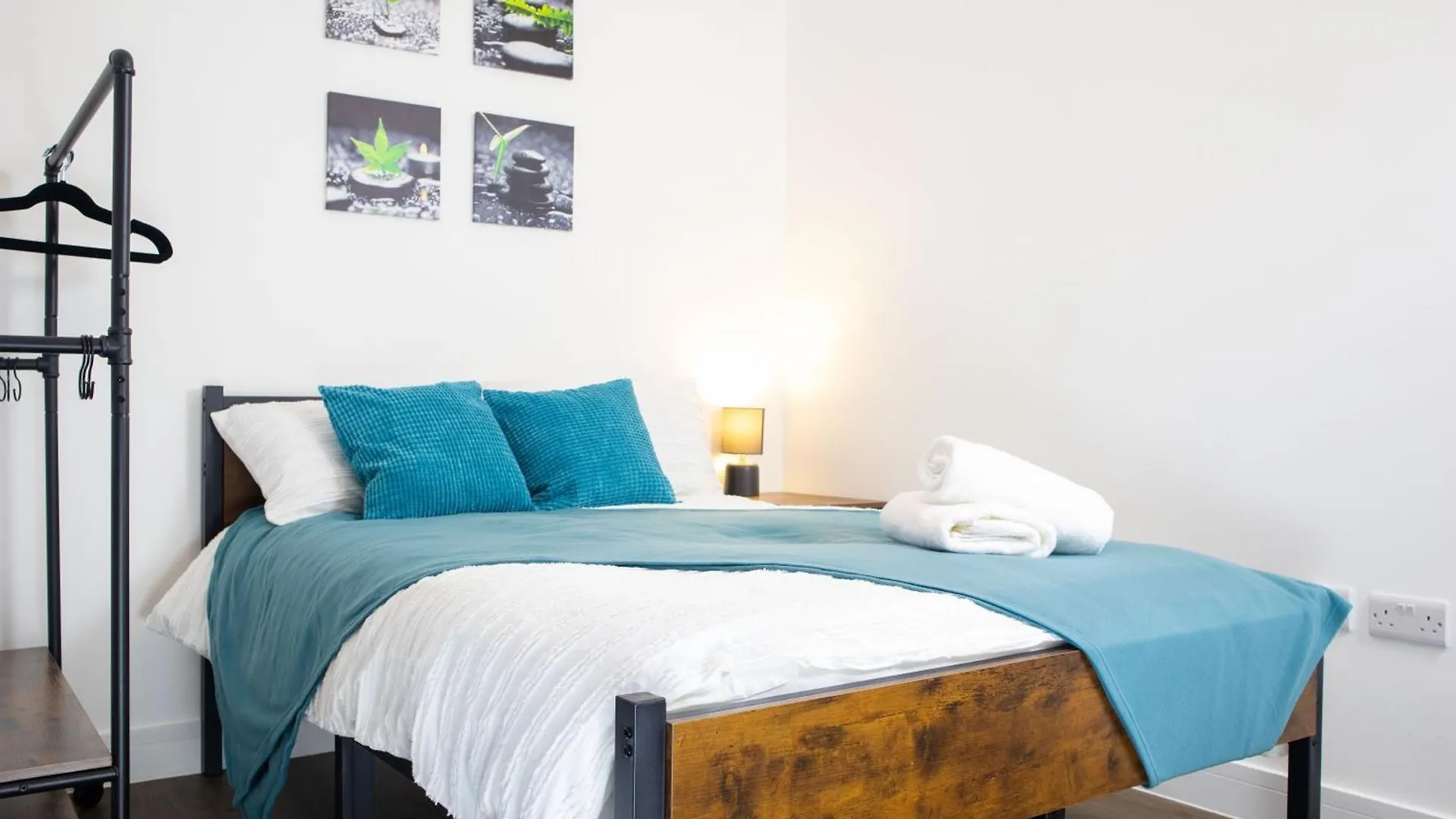 Central 2 Bed 2 Bath Apartment Near Brighton College, Beach, Hospital - Long Stay Offers
