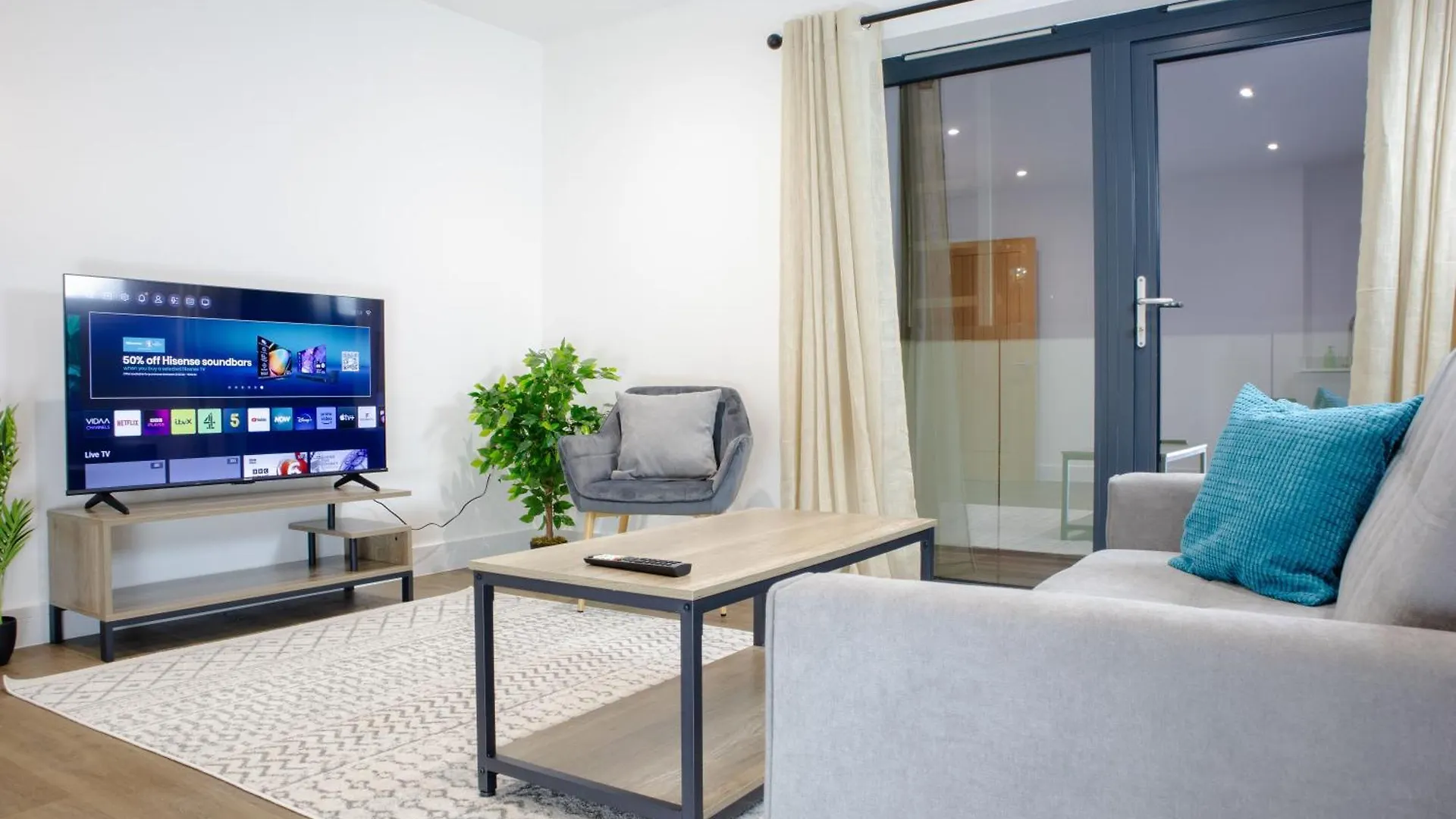 Central 2 Bed 2 Bath Apartment Near Brighton College, Beach, Hospital - Long Stay Offers