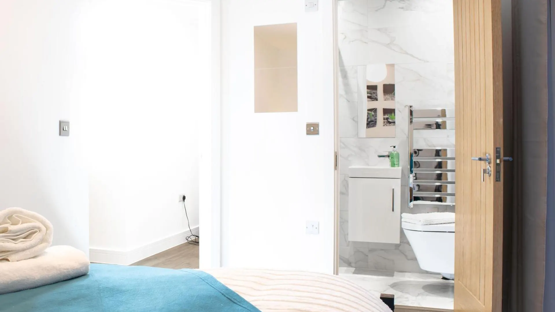 Central 2 Bed 2 Bath Apartment Near Brighton College, Beach, Hospital - Long Stay Offers 0*,
