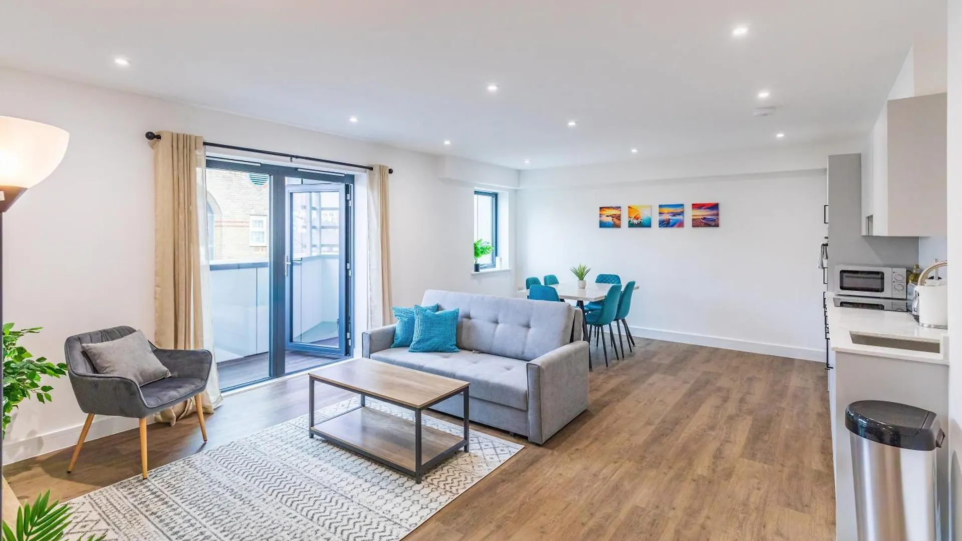 Central 2 Bed 2 Bath Apartment Near Brighton College, Beach, Hospital - Long Stay Offers United Kingdom