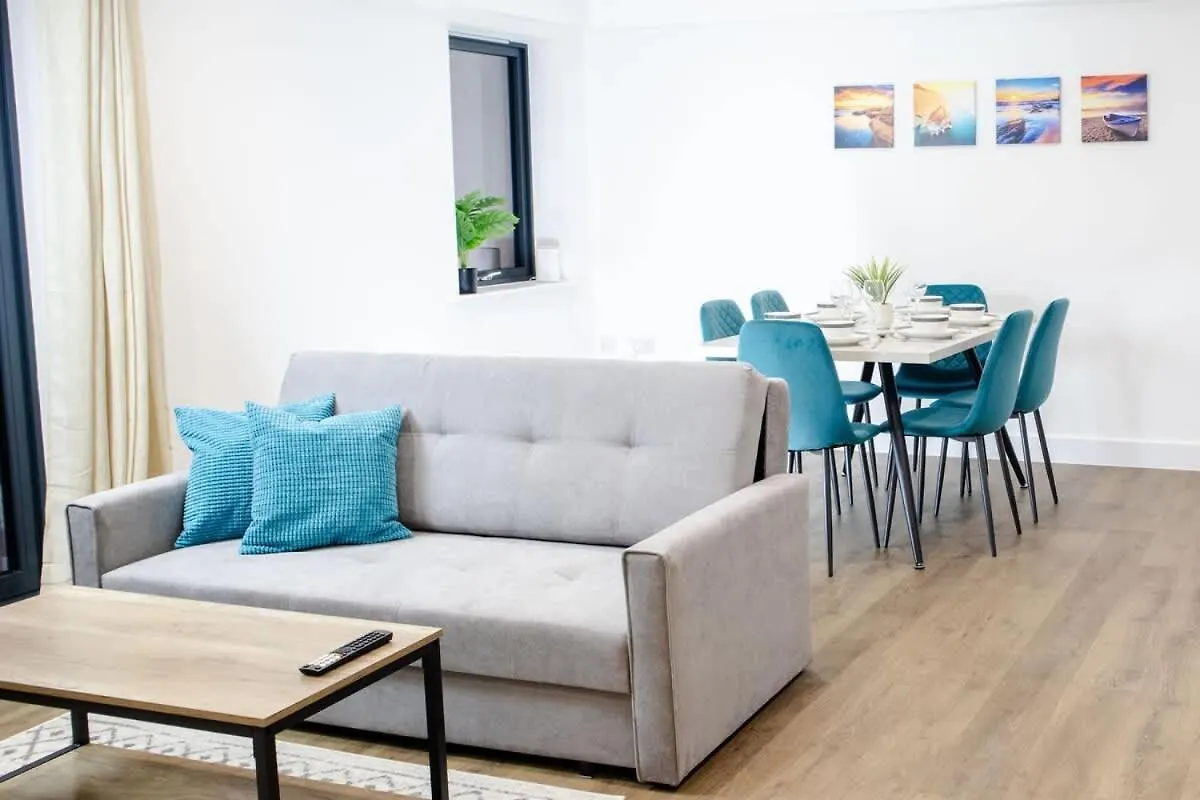 Central 2 Bed 2 Bath Apartment Near Brighton College, Beach, Hospital - Long Stay Offers