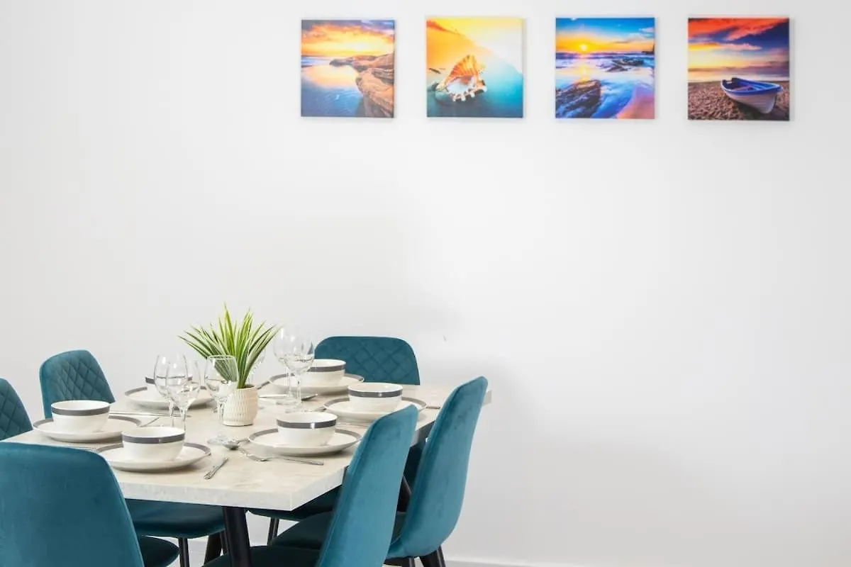 Central 2 Bed 2 Bath Apartment Near Brighton College, Beach, Hospital - Long Stay Offers
