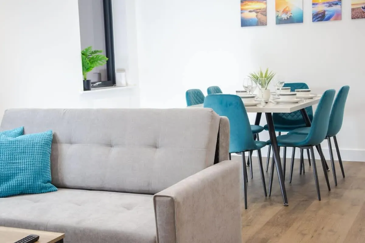 Central 2 Bed 2 Bath Apartment Near Brighton College, Beach, Hospital - Long Stay Offers