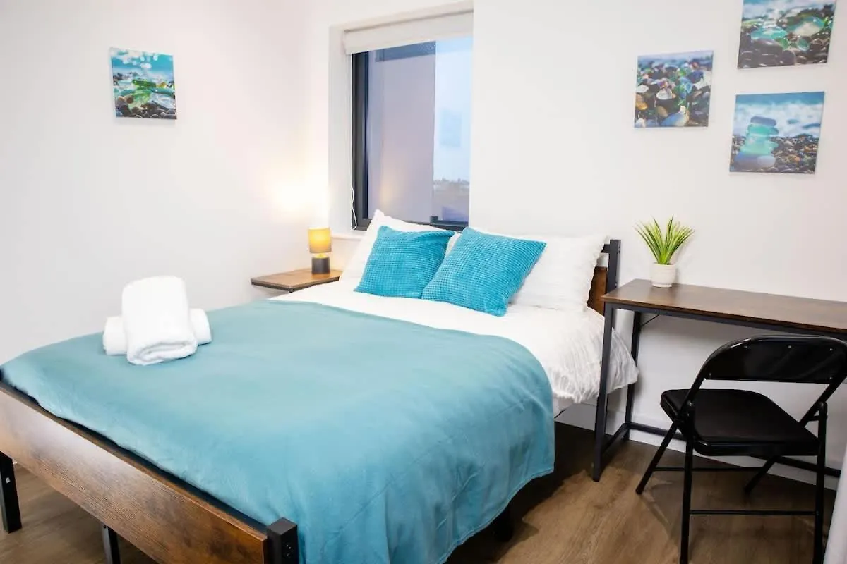 Central 2 Bed 2 Bath Apartment Near Brighton College, Beach, Hospital - Long Stay Offers