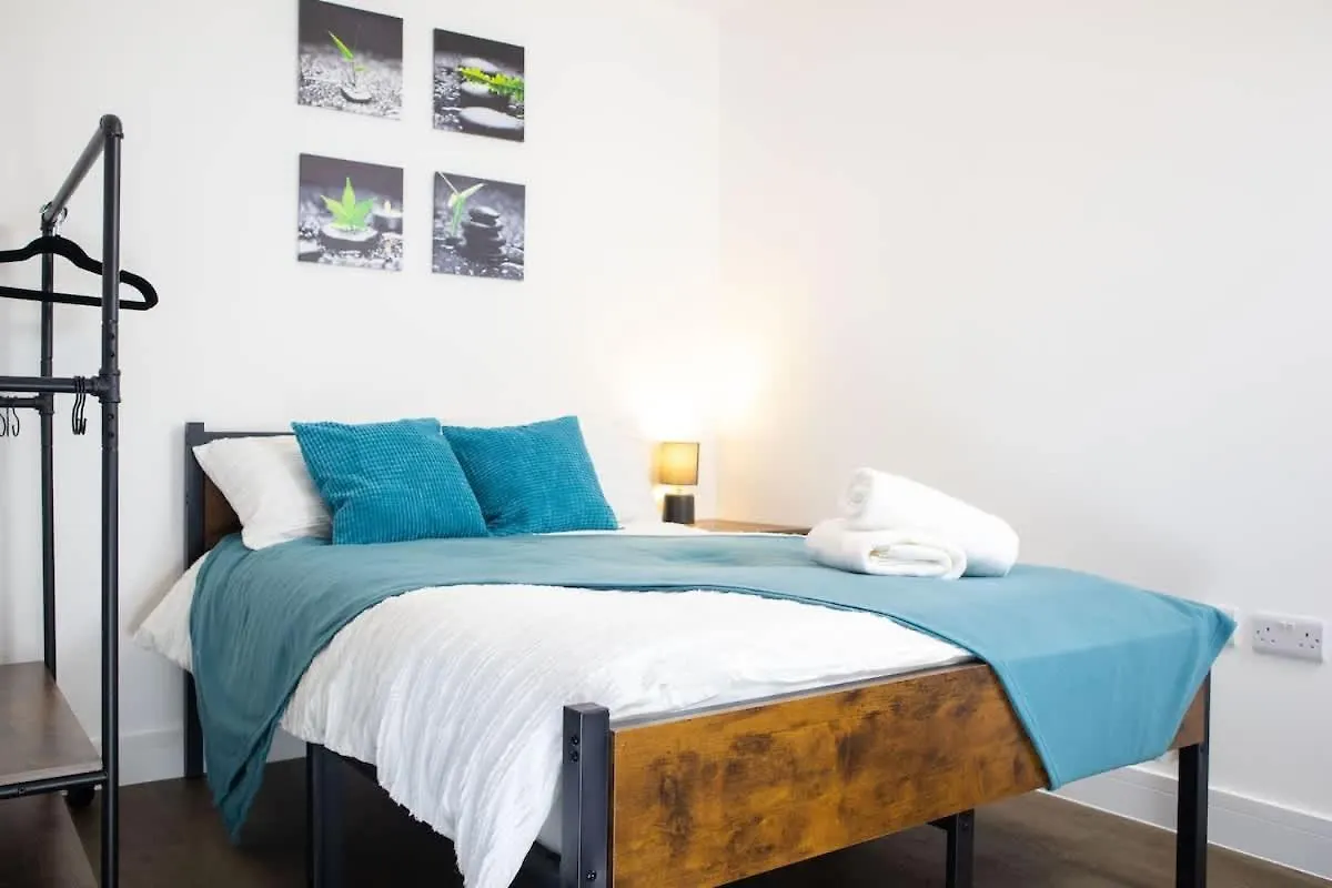 Central 2 Bed 2 Bath Apartment Near Brighton College, Beach, Hospital - Long Stay Offers 0*,