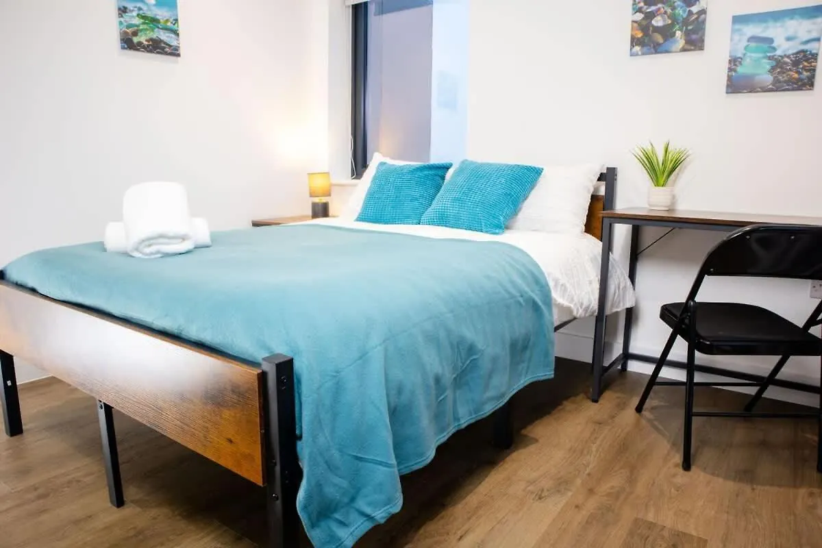 Central 2 Bed 2 Bath Apartment Near Brighton College, Beach, Hospital - Long Stay Offers