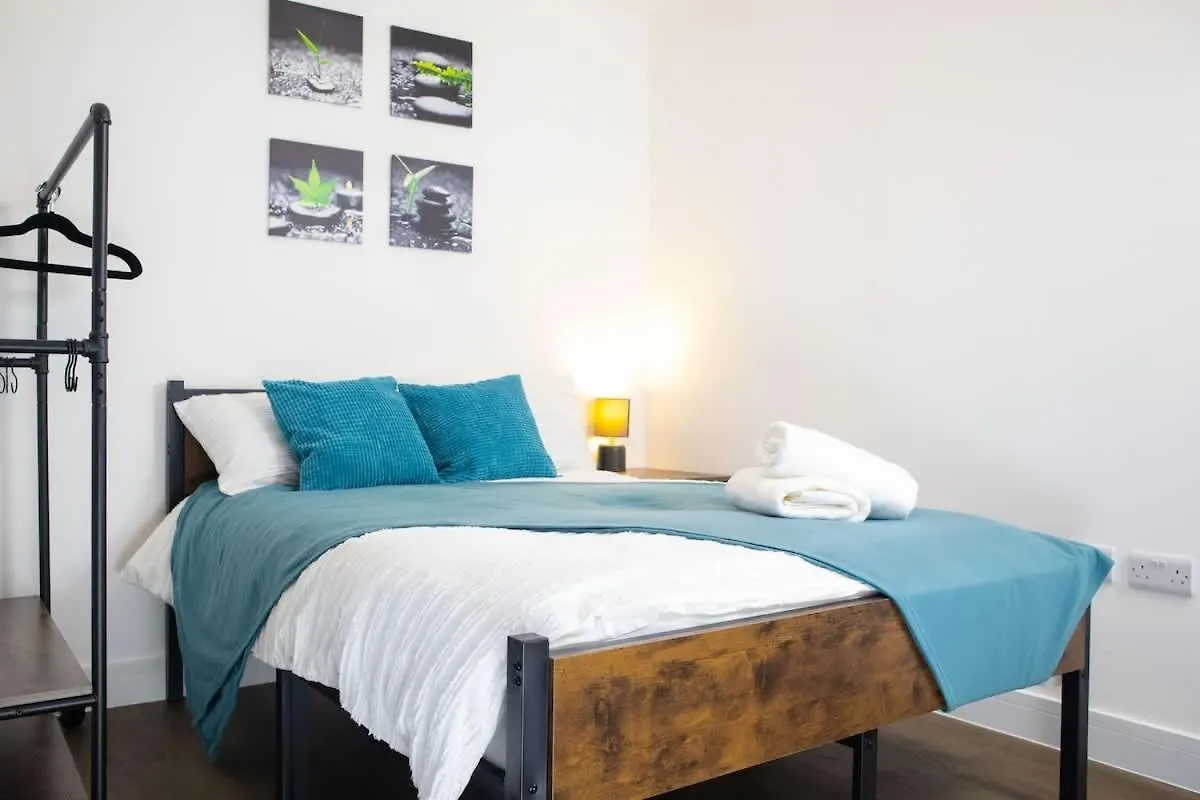 Central 2 Bed 2 Bath Apartment Near Brighton College, Beach, Hospital - Long Stay Offers