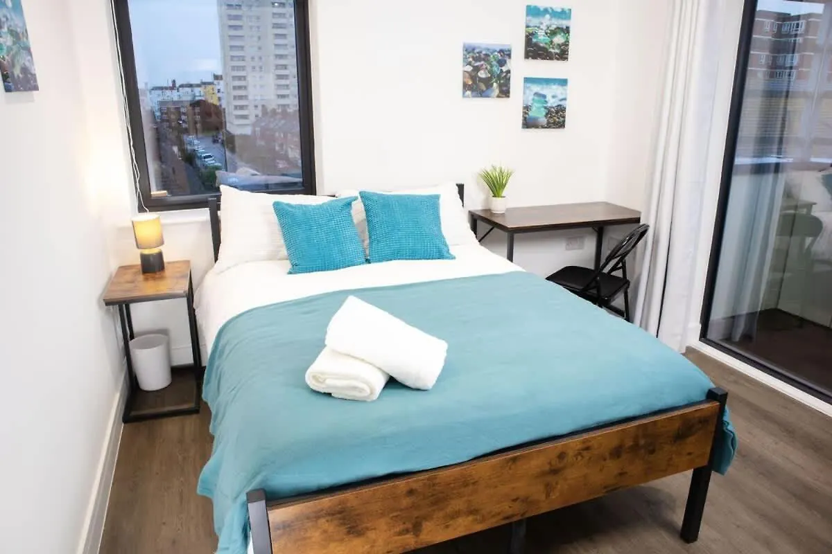 Central 2 Bed 2 Bath Apartment Near Brighton College, Beach, Hospital - Long Stay Offers Großbritannien