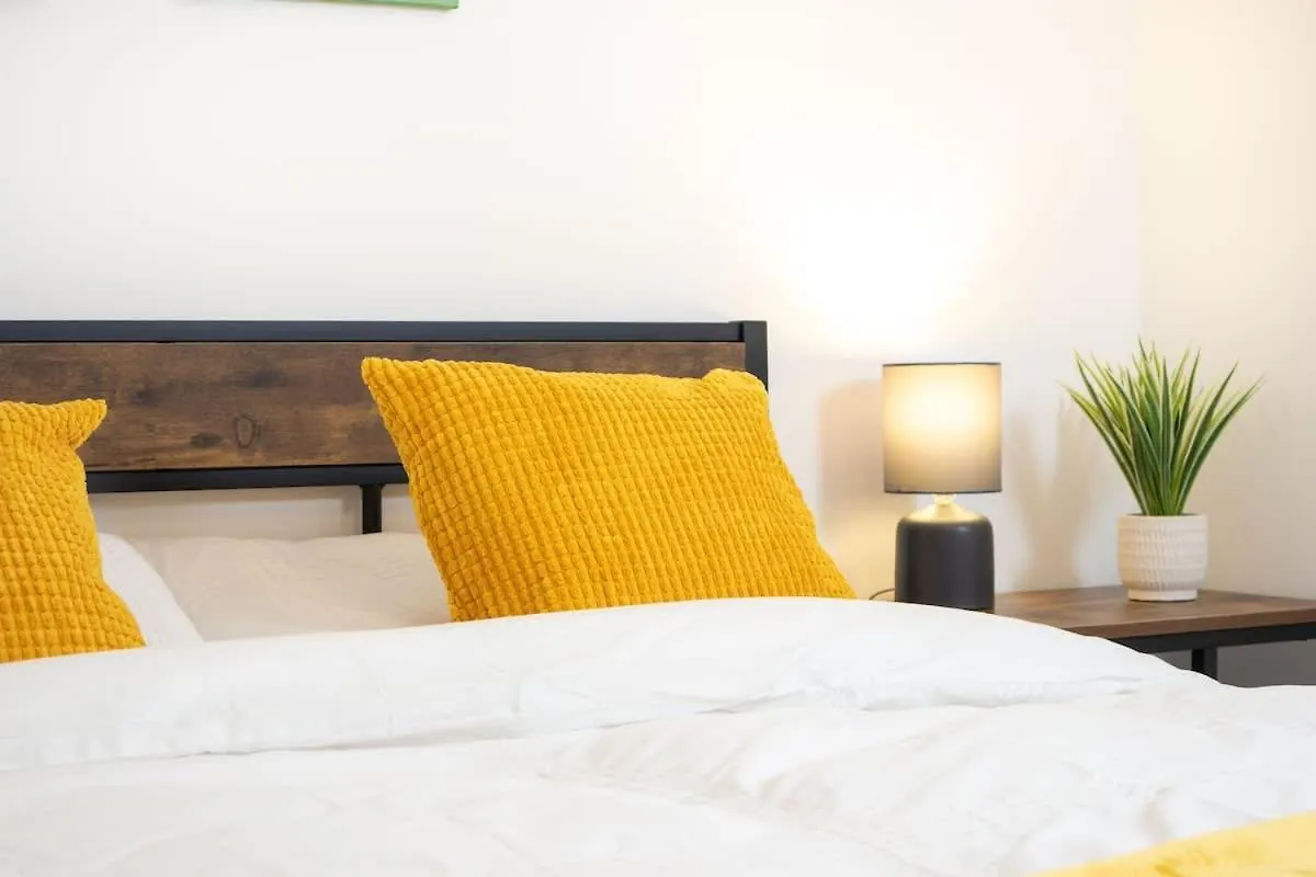 Central 2 Bed 2 Bath Apartment Near Brighton College, Beach, Hospital - Long Stay Offers Großbritannien