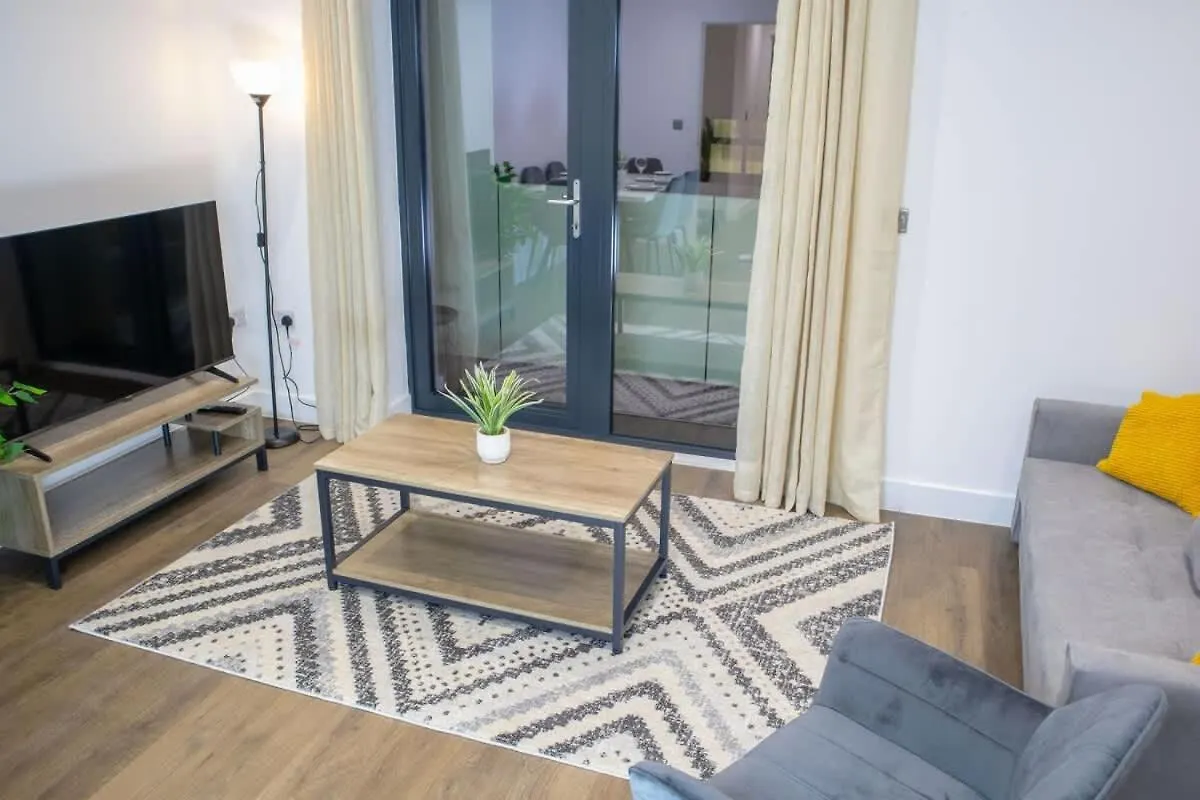 Central 2 Bed 2 Bath Apartment Near Brighton College, Beach, Hospital - Long Stay Offers