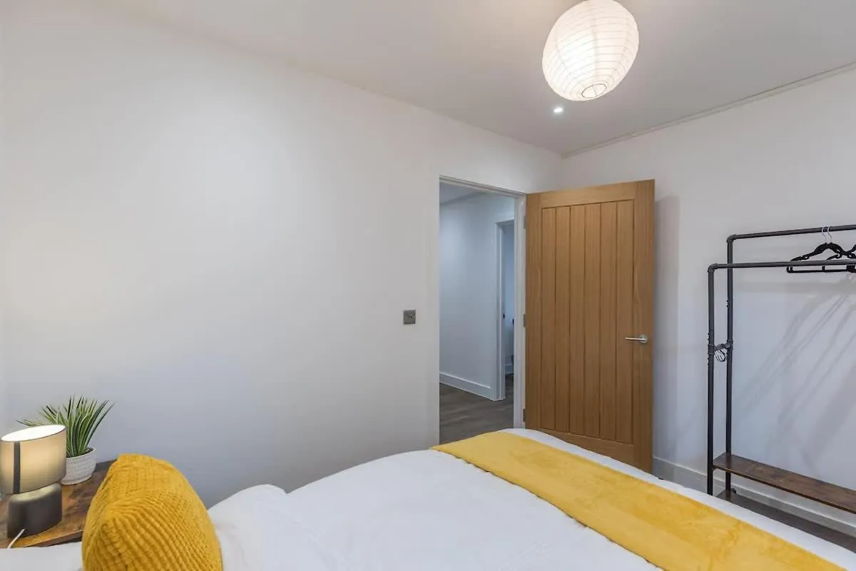 Central 2 Bed 2 Bath Apartment Near Brighton College, Beach, Hospital - Long Stay Offers 0*,  Egyesült Királyság