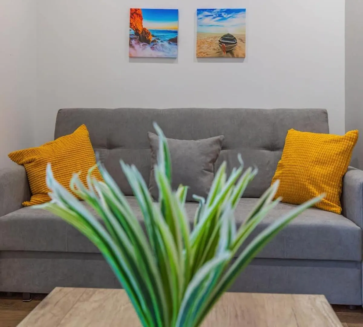 Central 2 Bed 2 Bath Apartment Near Brighton College, Beach, Hospital - Long Stay Offers 0*,  Egyesült Királyság