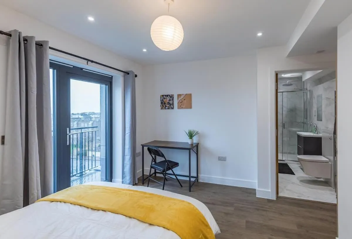 Central 2 Bed 2 Bath Apartment Near Brighton College, Beach, Hospital - Long Stay Offers 0*,  Egyesült Királyság