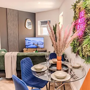 Apartment Super 2 Bedroom Flat I Next To Shopping Center &, Brighton