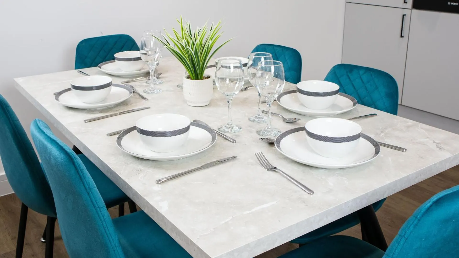 Central 2 Bed 2 Bath Apartment Near Brighton College, Beach, Hospital - Long Stay Offers